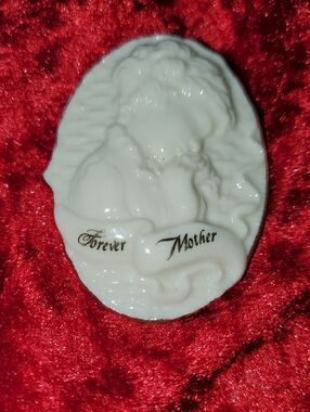 1997 Enesco Porcelain Forever Mother BROOCH PIN Cream & Gold Trim GIFT FOR MOM